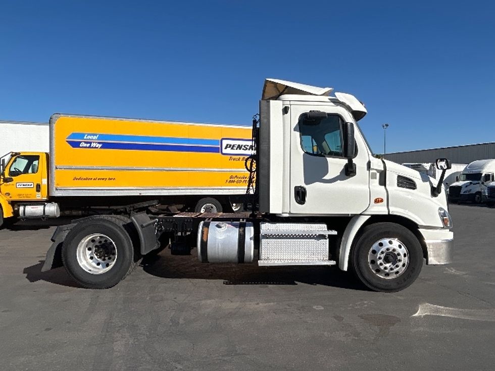 Day Cab Tractor-Heavy Duty Tractors-Freightliner-2018-Cascadia 11342ST-Las Vegas-NV-218,060\n\t\tmiles-$ 28,250 - Image 7