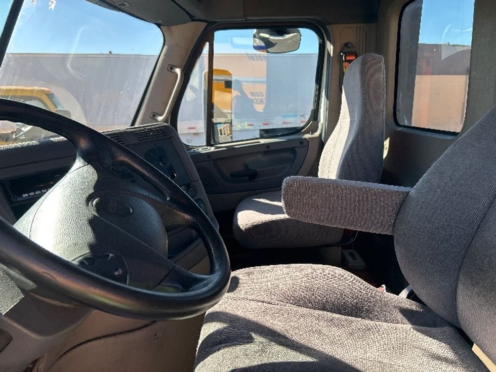 Day Cab Tractor-Heavy Duty Tractors-Freightliner-2018-Cascadia 11342ST-Las Vegas-NV-218,060\n\t\tmiles-$ 28,250 - Image 9