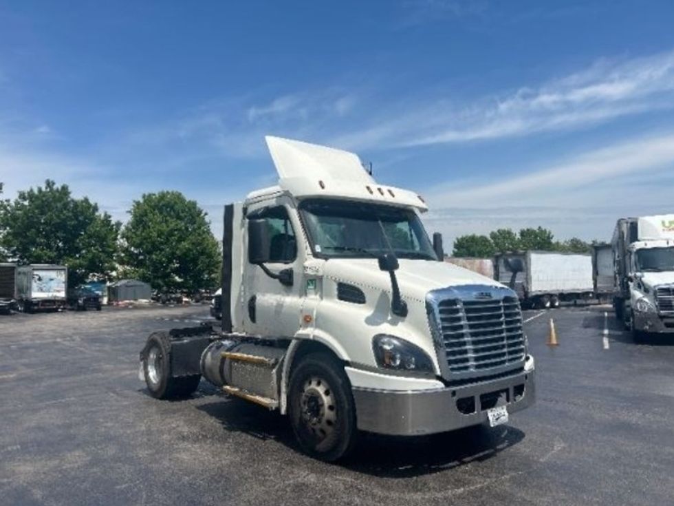 Day Cab Tractor-Heavy Duty Tractors-Freightliner-2018-Cascadia 11342ST-Louisville-KY-549,273\n\t\tmiles-$ 21,250 - Image 1