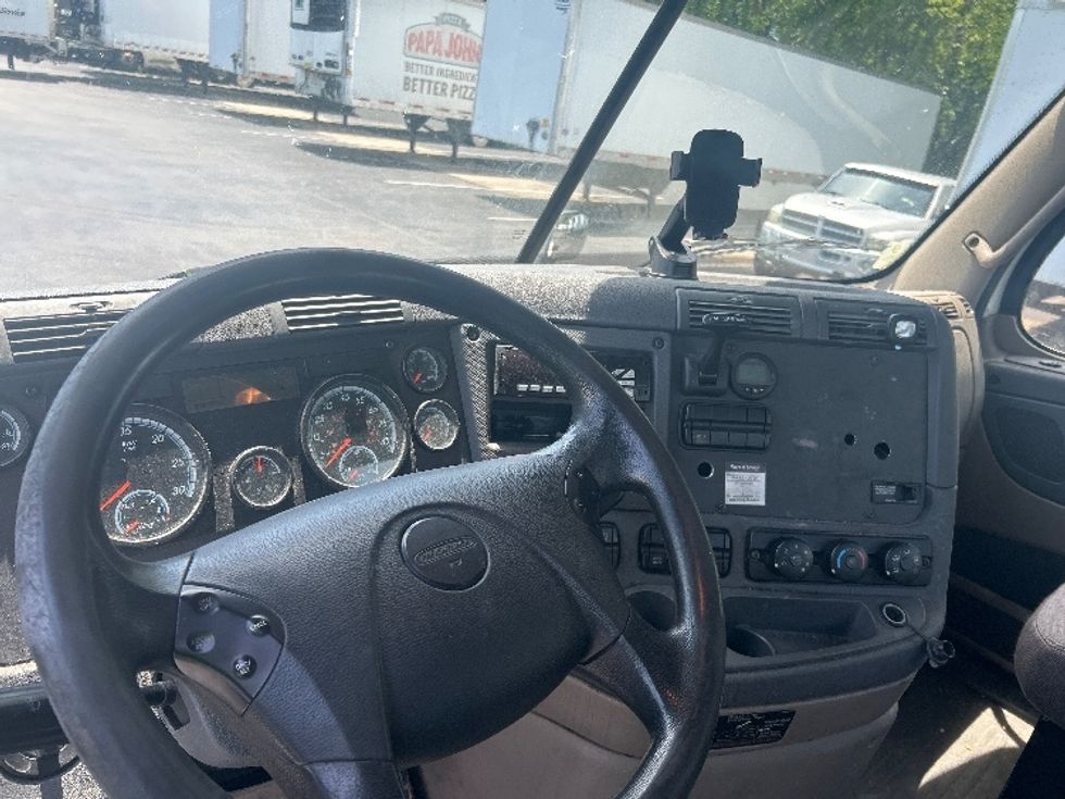 Day Cab Tractor-Heavy Duty Tractors-Freightliner-2018-Cascadia 11342ST-Louisville-KY-549,273\n\t\tmiles-$ 21,250 - Image 10