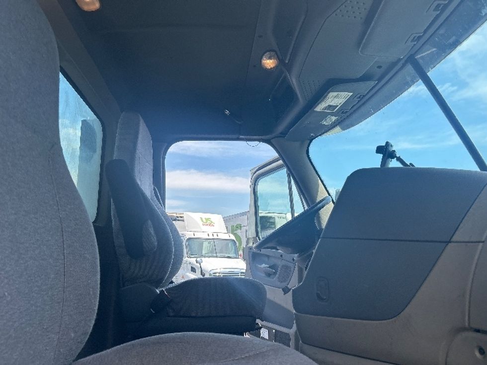 Day Cab Tractor-Heavy Duty Tractors-Freightliner-2018-Cascadia 11342ST-Louisville-KY-549,273\n\t\tmiles-$ 21,250 - Image 14