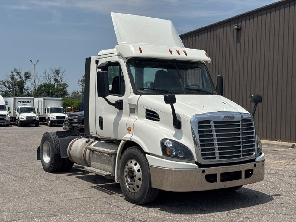 Day Cab Tractor-Heavy Duty Tractors-Freightliner-2018-Cascadia 11342ST-Omaha-NE-388,619\n\t\tmiles-$ 29,250 - Image 1