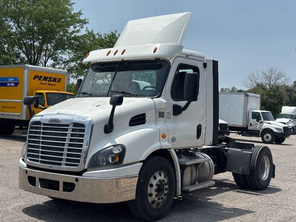 Day Cab Tractor-Heavy Duty Tractors-Freightliner-2018-Cascadia 11342ST-Omaha-NE-388,619\n\t\tmiles-$ 29,250 - Image 3