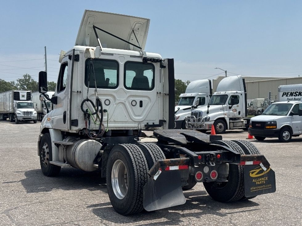 Day Cab Tractor-Heavy Duty Tractors-Freightliner-2018-Cascadia 11342ST-Omaha-NE-388,619\n\t\tmiles-$ 29,250 - Image 5