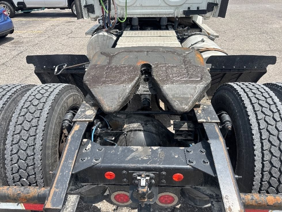 Day Cab Tractor-Heavy Duty Tractors-Freightliner-2018-Cascadia 11342ST-Omaha-NE-388,619\n\t\tmiles-$ 29,250 - Image 6