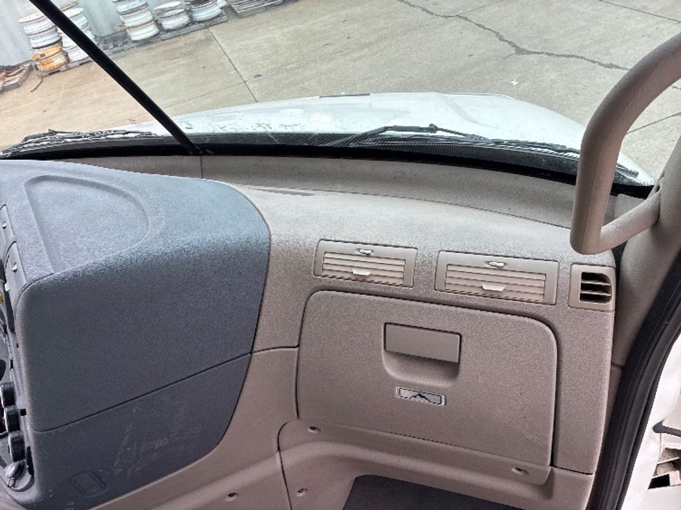 Day Cab Tractor-Heavy Duty Tractors-Freightliner-2018-Cascadia 11342ST-Parkersburg-WV-176,319\n\t\tmiles-$ 23,500 - Image 13