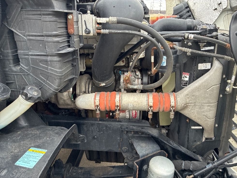 Day Cab Tractor-Heavy Duty Tractors-Freightliner-2018-Cascadia 11342ST-Parkersburg-WV-176,319\n\t\tmiles-$ 23,500 - Image 15