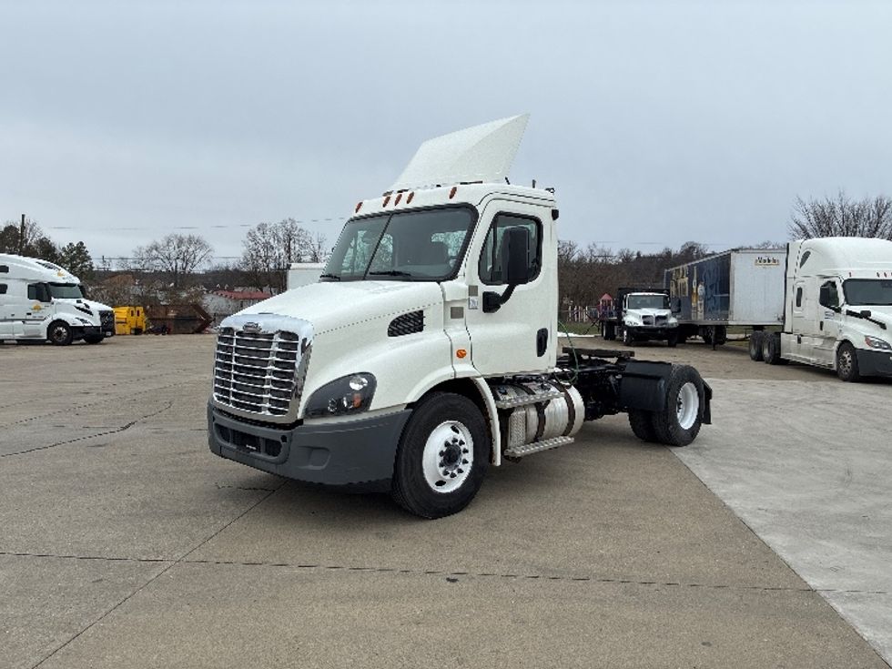 Day Cab Tractor-Heavy Duty Tractors-Freightliner-2018-Cascadia 11342ST-Parkersburg-WV-176,319\n\t\tmiles-$ 23,500 - Image 3