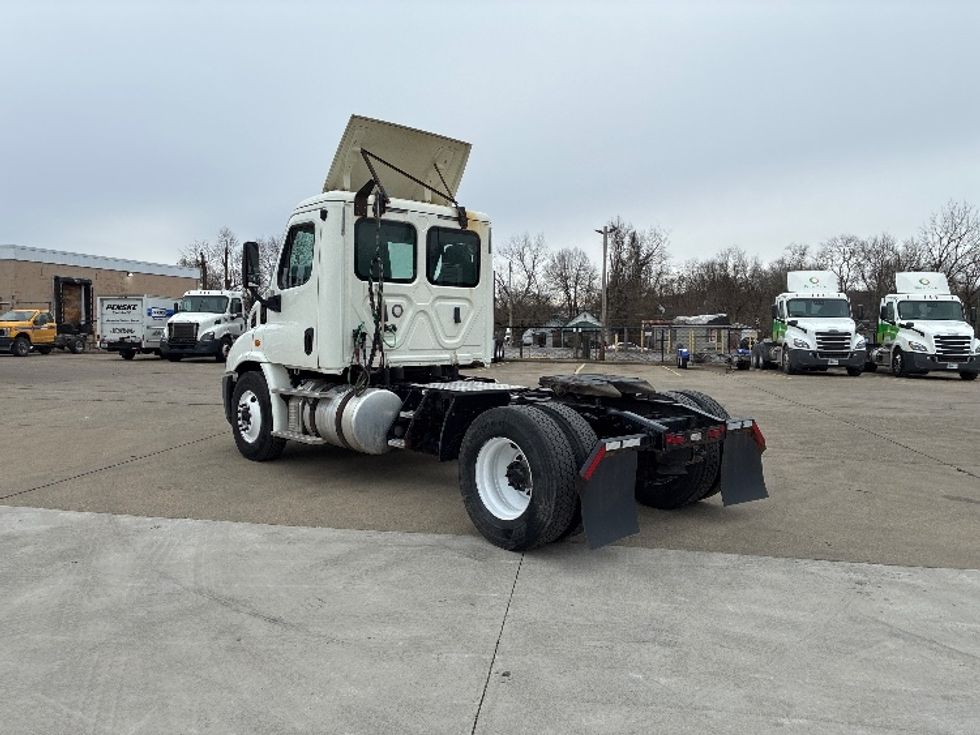 Day Cab Tractor-Heavy Duty Tractors-Freightliner-2018-Cascadia 11342ST-Parkersburg-WV-176,319\n\t\tmiles-$ 23,500 - Image 5