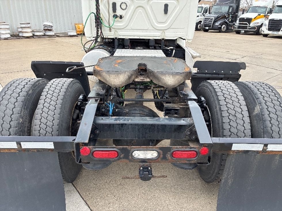 Day Cab Tractor-Heavy Duty Tractors-Freightliner-2018-Cascadia 11342ST-Parkersburg-WV-176,319\n\t\tmiles-$ 23,500 - Image 6