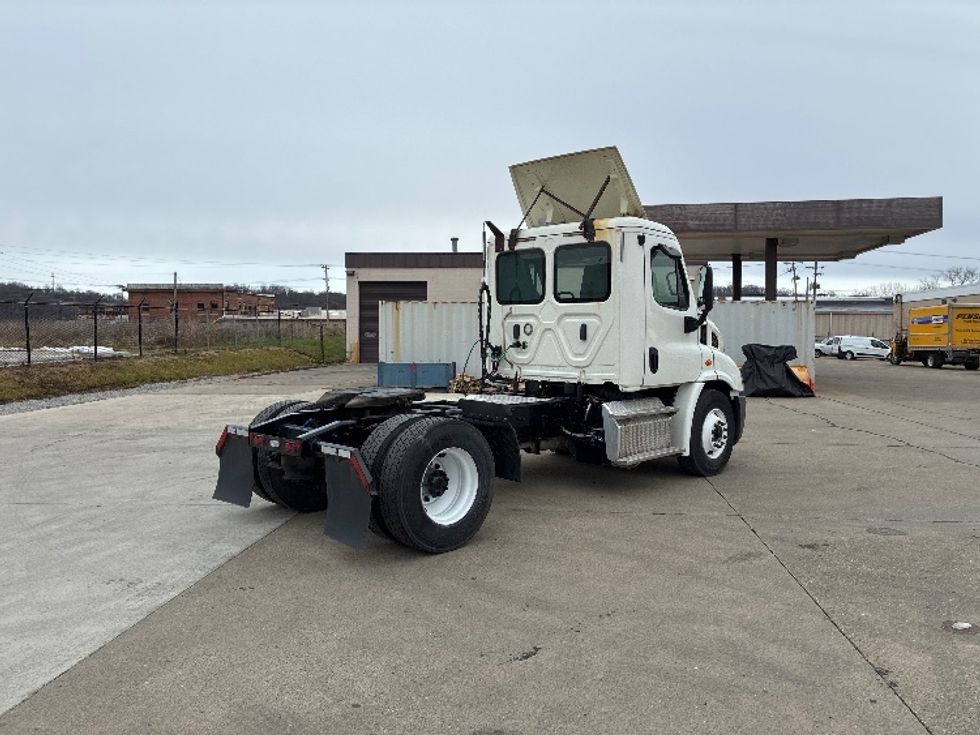 Day Cab Tractor-Heavy Duty Tractors-Freightliner-2018-Cascadia 11342ST-Parkersburg-WV-176,319\n\t\tmiles-$ 23,500 - Image 7
