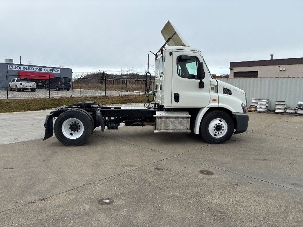Day Cab Tractor-Heavy Duty Tractors-Freightliner-2018-Cascadia 11342ST-Parkersburg-WV-176,319\n\t\tmiles-$ 23,500 - Image 8