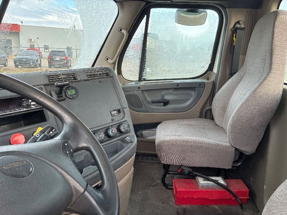 Day Cab Tractor-Heavy Duty Tractors-Freightliner-2018-Cascadia 11342ST-Parkersburg-WV-205,714\n\t\tmiles-$ 26,750 - Image 10