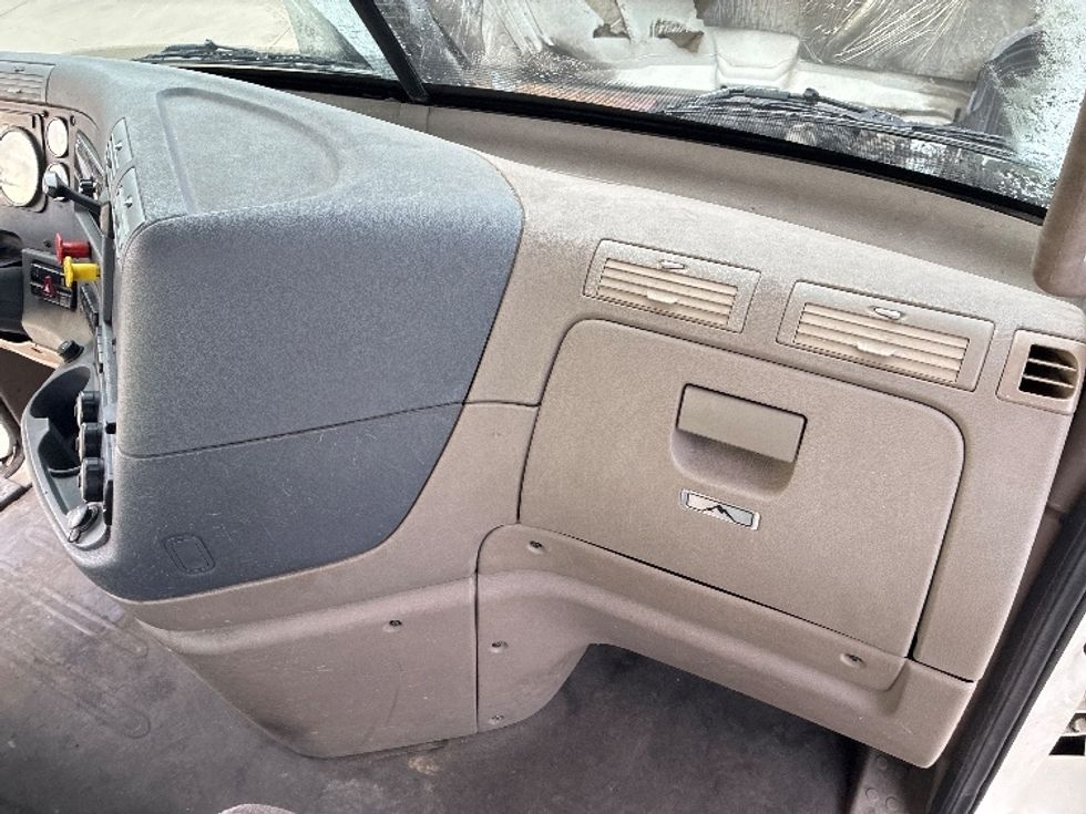 Day Cab Tractor-Heavy Duty Tractors-Freightliner-2018-Cascadia 11342ST-Parkersburg-WV-205,714\n\t\tmiles-$ 26,750 - Image 13