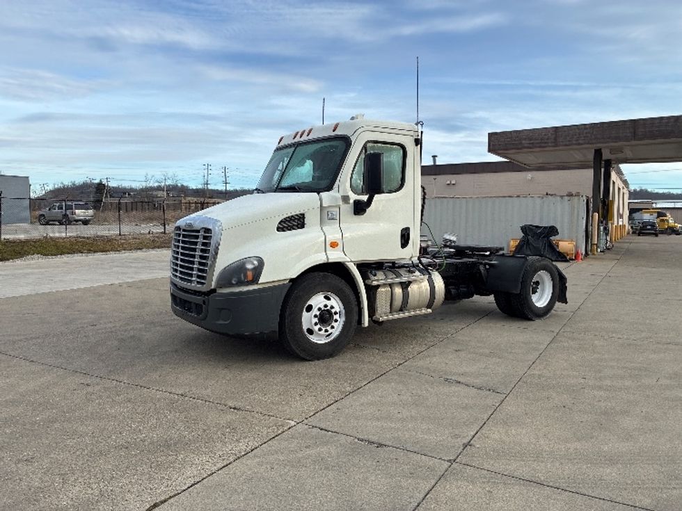 Day Cab Tractor-Heavy Duty Tractors-Freightliner-2018-Cascadia 11342ST-Parkersburg-WV-205,714\n\t\tmiles-$ 26,750 - Image 3
