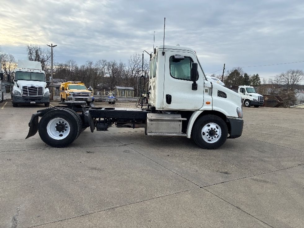 Day Cab Tractor-Heavy Duty Tractors-Freightliner-2018-Cascadia 11342ST-Parkersburg-WV-205,714\n\t\tmiles-$ 26,750 - Image 8