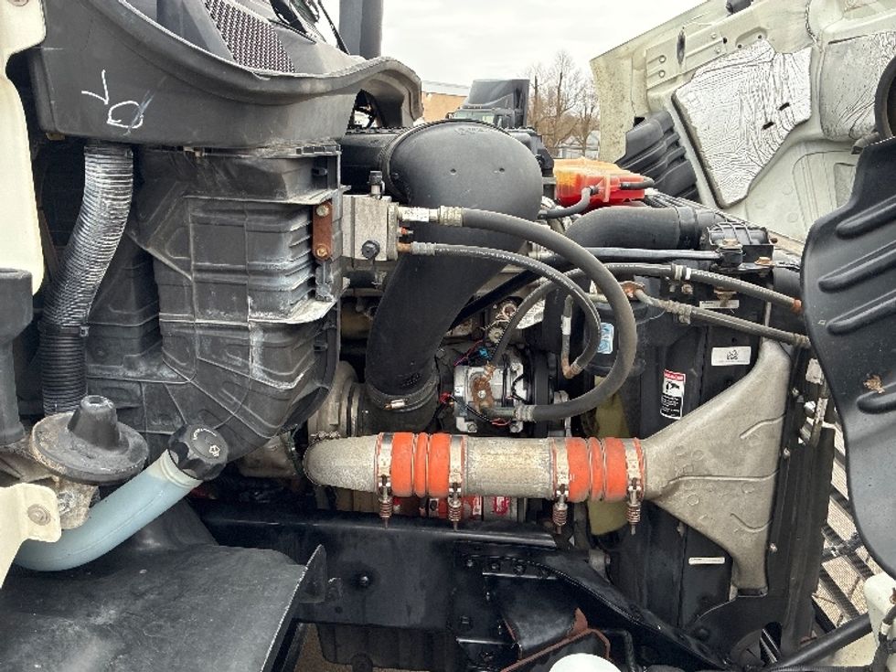 Day Cab Tractor-Heavy Duty Tractors-Freightliner-2018-Cascadia 11342ST-Parkersburg-WV-208,489\n\t\tmiles-$ 23,500 - Image 15