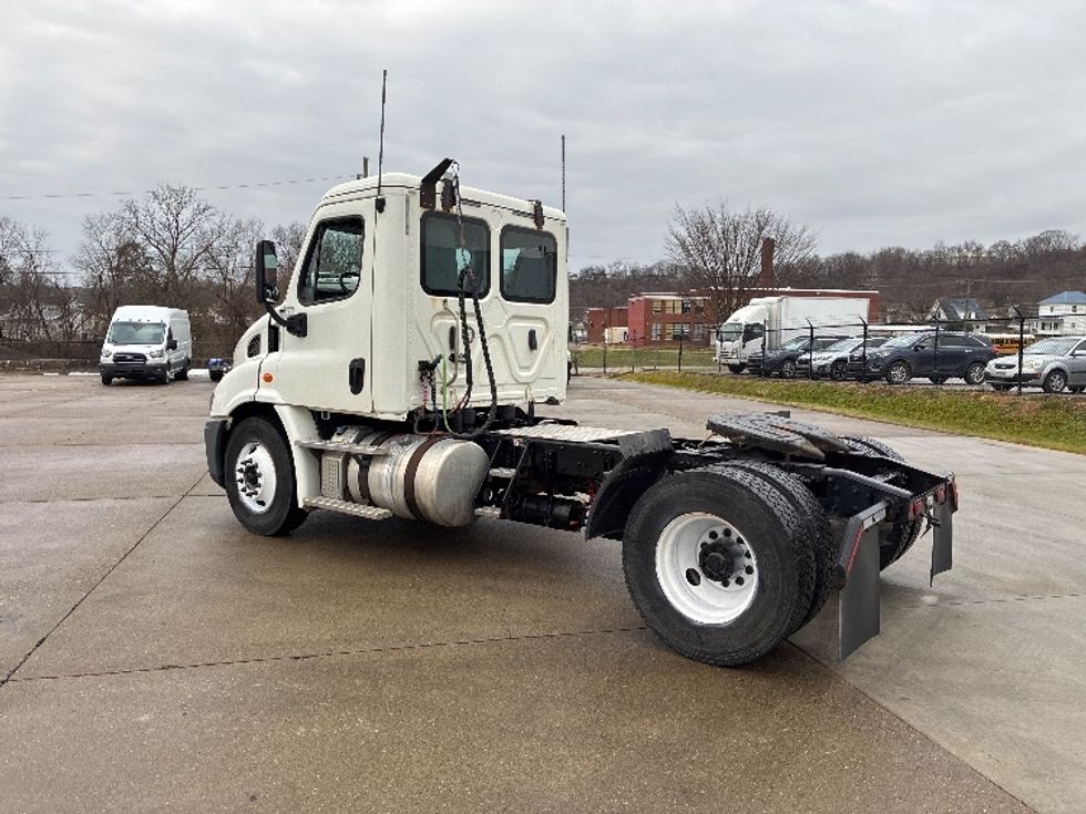 Day Cab Tractor-Heavy Duty Tractors-Freightliner-2018-Cascadia 11342ST-Parkersburg-WV-208,489\n\t\tmiles-$ 23,500 - Image 5