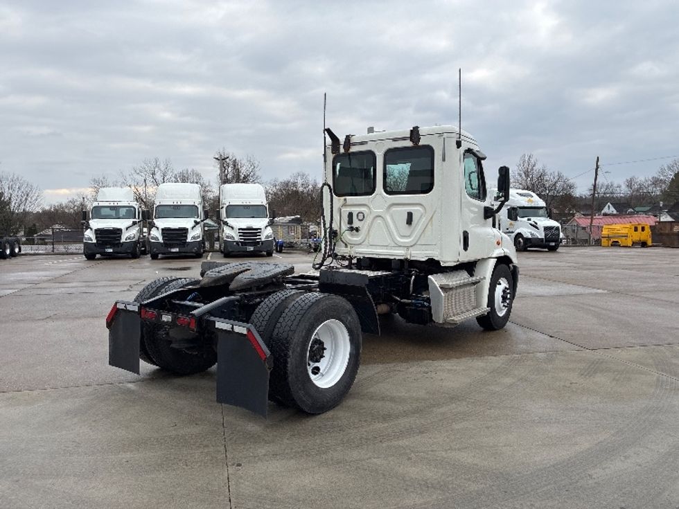 Day Cab Tractor-Heavy Duty Tractors-Freightliner-2018-Cascadia 11342ST-Parkersburg-WV-208,489\n\t\tmiles-$ 23,500 - Image 7