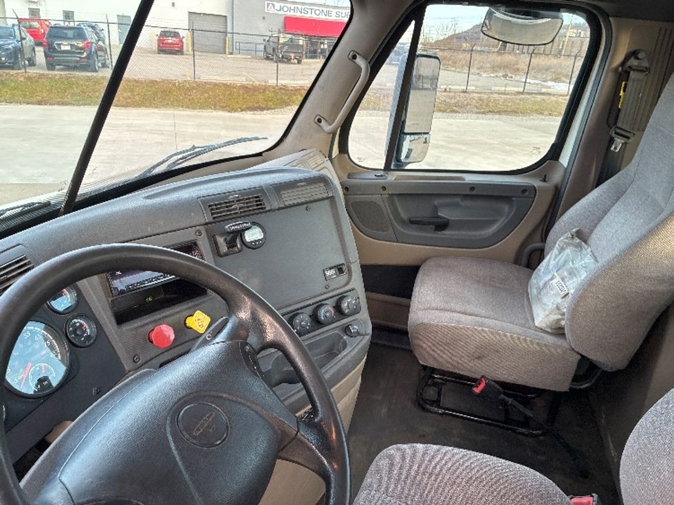 Day Cab Tractor-Heavy Duty Tractors-Freightliner-2018-Cascadia 11342ST-Parkersburg-WV-224,339\n\t\tmiles-$ 23,500 - Image 10