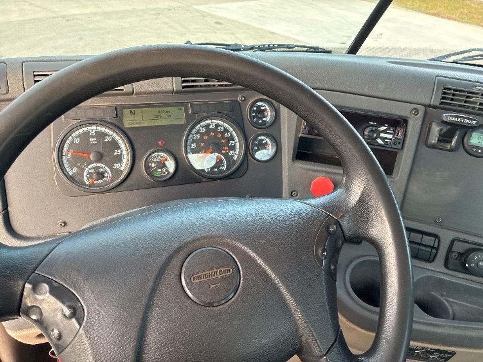 Day Cab Tractor-Heavy Duty Tractors-Freightliner-2018-Cascadia 11342ST-Parkersburg-WV-224,339\n\t\tmiles-$ 23,500 - Image 11