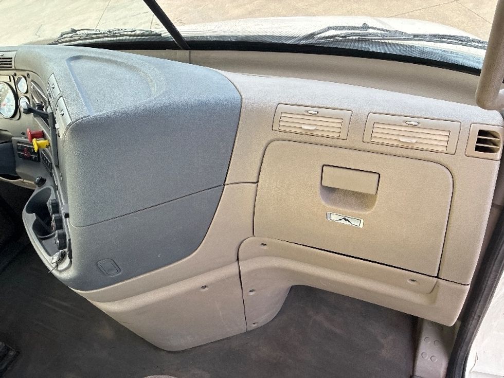 Day Cab Tractor-Heavy Duty Tractors-Freightliner-2018-Cascadia 11342ST-Parkersburg-WV-224,339\n\t\tmiles-$ 23,500 - Image 13