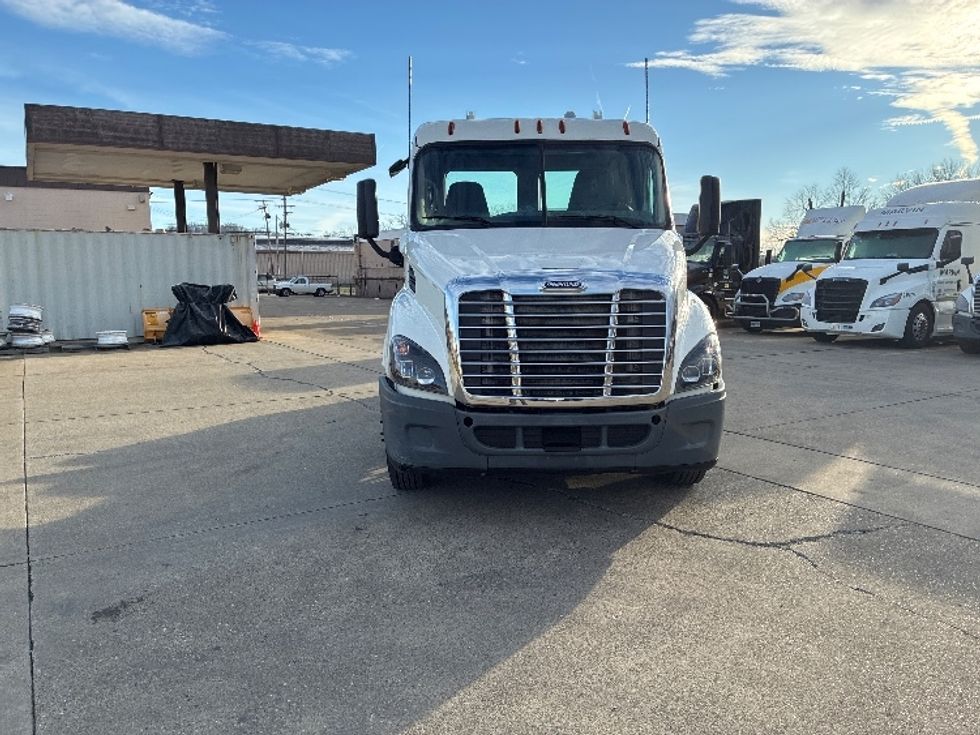 Day Cab Tractor-Heavy Duty Tractors-Freightliner-2018-Cascadia 11342ST-Parkersburg-WV-224,339\n\t\tmiles-$ 23,500 - Image 2