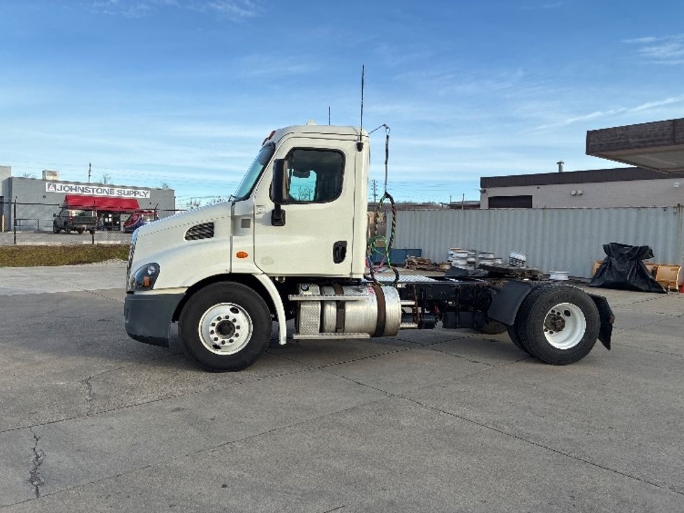 Day Cab Tractor-Heavy Duty Tractors-Freightliner-2018-Cascadia 11342ST-Parkersburg-WV-224,339\n\t\tmiles-$ 23,500 - Image 4
