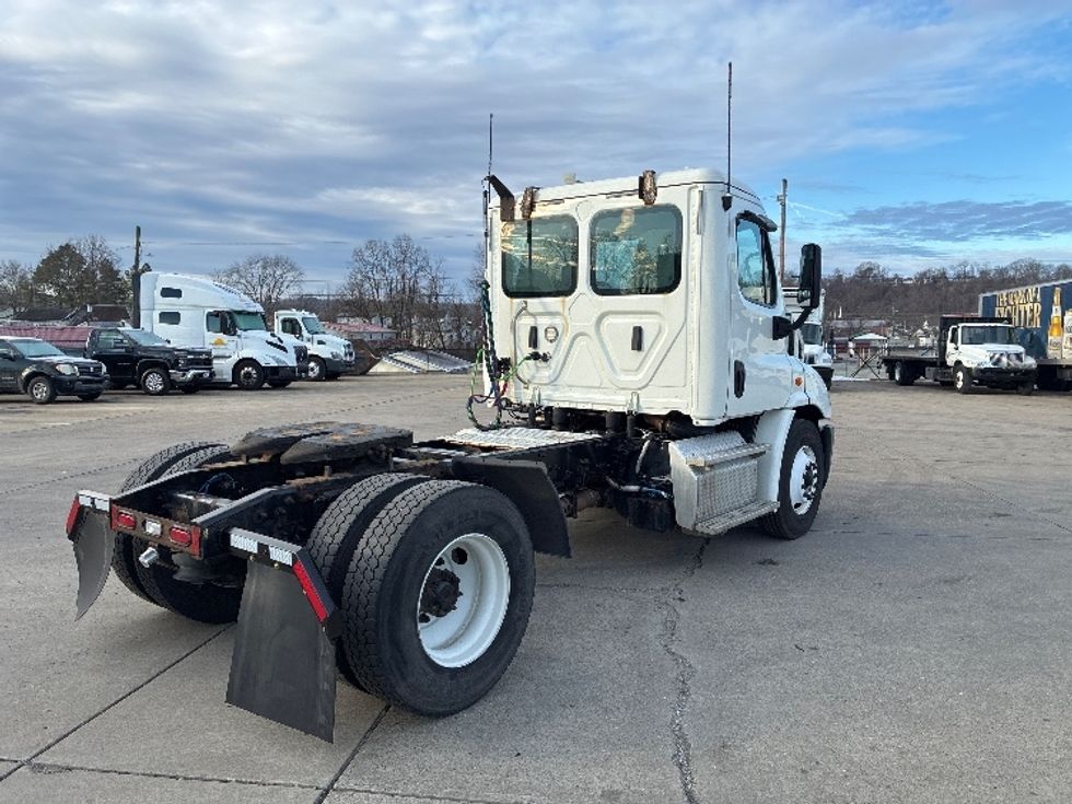 Day Cab Tractor-Heavy Duty Tractors-Freightliner-2018-Cascadia 11342ST-Parkersburg-WV-224,339\n\t\tmiles-$ 23,500 - Image 7