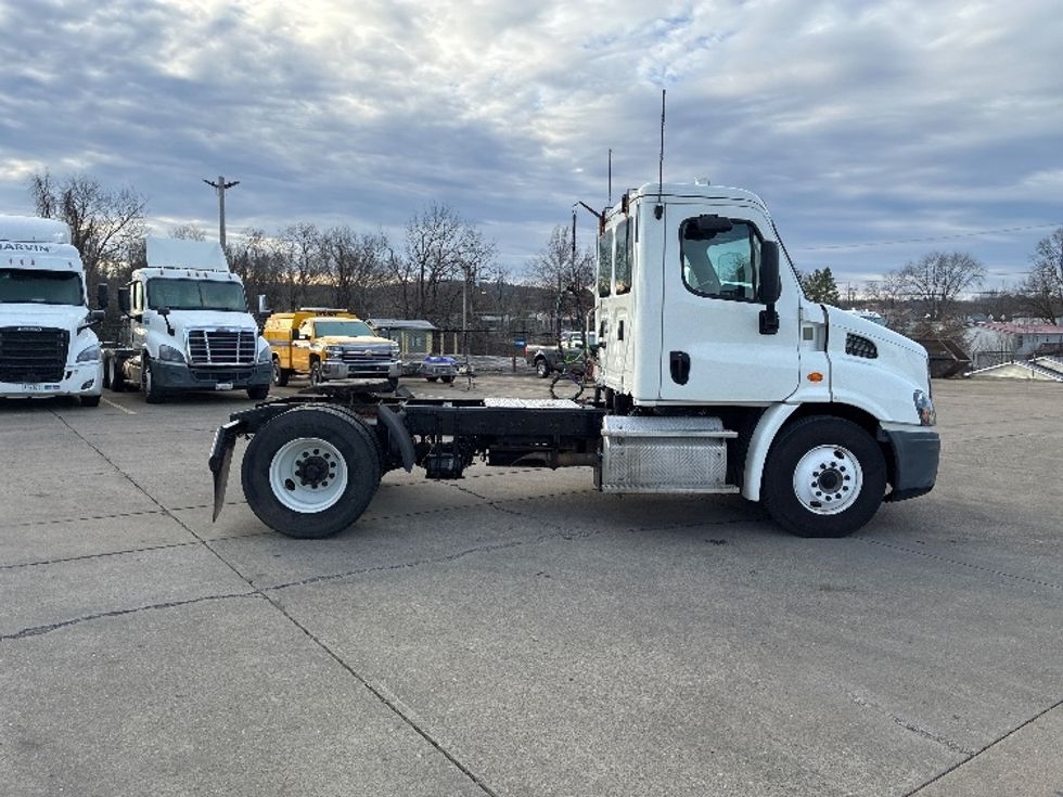 Day Cab Tractor-Heavy Duty Tractors-Freightliner-2018-Cascadia 11342ST-Parkersburg-WV-224,339\n\t\tmiles-$ 23,500 - Image 8