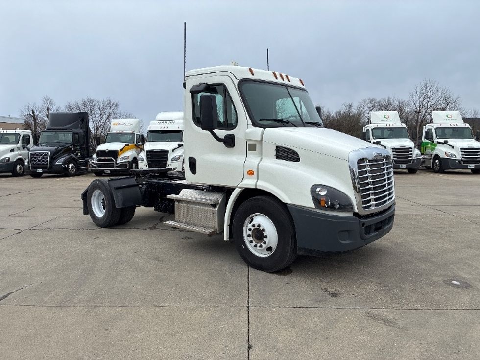 Day Cab Tractor-Heavy Duty Tractors-Freightliner-2018-Cascadia 11342ST-Parkersburg-WV-228,610\n\t\tmiles-$ 23,500 - Image 1
