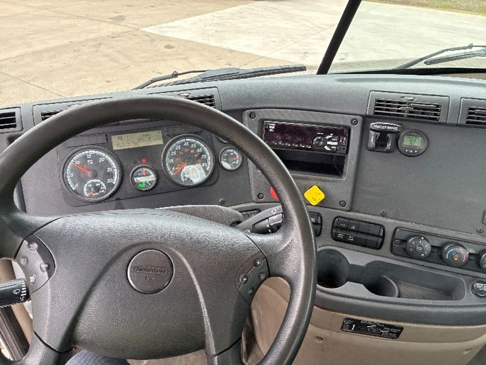 Day Cab Tractor-Heavy Duty Tractors-Freightliner-2018-Cascadia 11342ST-Parkersburg-WV-228,610\n\t\tmiles-$ 23,500 - Image 11