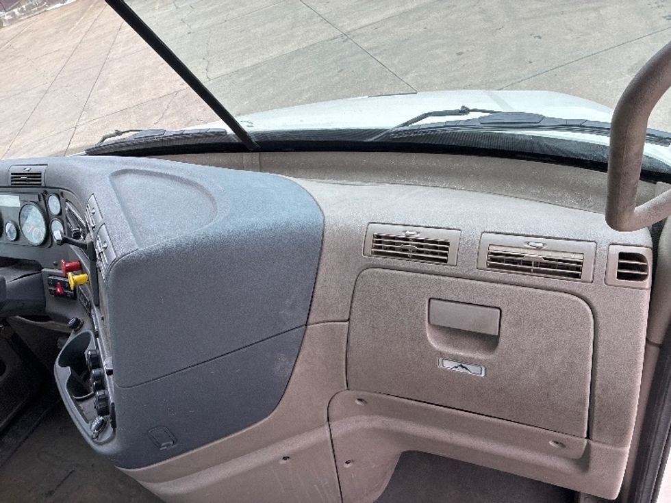 Day Cab Tractor-Heavy Duty Tractors-Freightliner-2018-Cascadia 11342ST-Parkersburg-WV-228,610\n\t\tmiles-$ 23,500 - Image 13