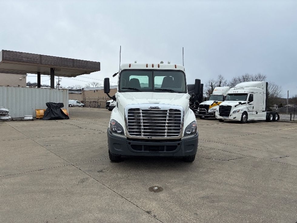 Day Cab Tractor-Heavy Duty Tractors-Freightliner-2018-Cascadia 11342ST-Parkersburg-WV-228,610\n\t\tmiles-$ 23,500 - Image 2