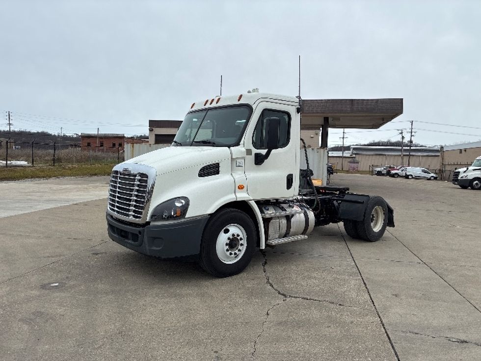 Day Cab Tractor-Heavy Duty Tractors-Freightliner-2018-Cascadia 11342ST-Parkersburg-WV-228,610\n\t\tmiles-$ 23,500 - Image 3