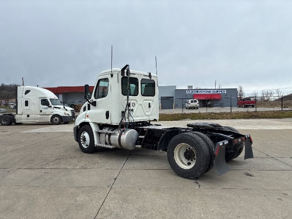 Day Cab Tractor-Heavy Duty Tractors-Freightliner-2018-Cascadia 11342ST-Parkersburg-WV-228,610\n\t\tmiles-$ 23,500 - Image 5