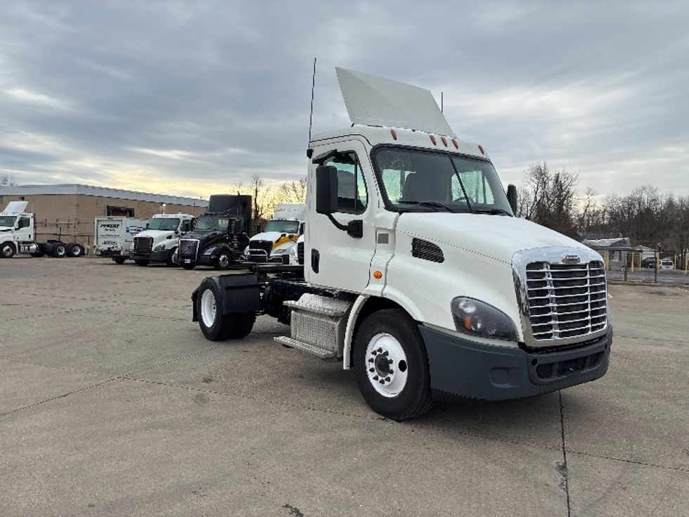 Day Cab Tractor-Heavy Duty Tractors-Freightliner-2018-Cascadia 11342ST-Parkersburg-WV-229,750\n\t\tmiles-$ 23,500 - Image 1