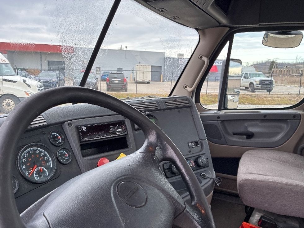 Day Cab Tractor-Heavy Duty Tractors-Freightliner-2018-Cascadia 11342ST-Parkersburg-WV-229,750\n\t\tmiles-$ 23,500 - Image 10