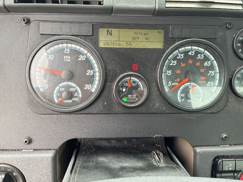 Day Cab Tractor-Heavy Duty Tractors-Freightliner-2018-Cascadia 11342ST-Parkersburg-WV-229,750\n\t\tmiles-$ 23,500 - Image 11