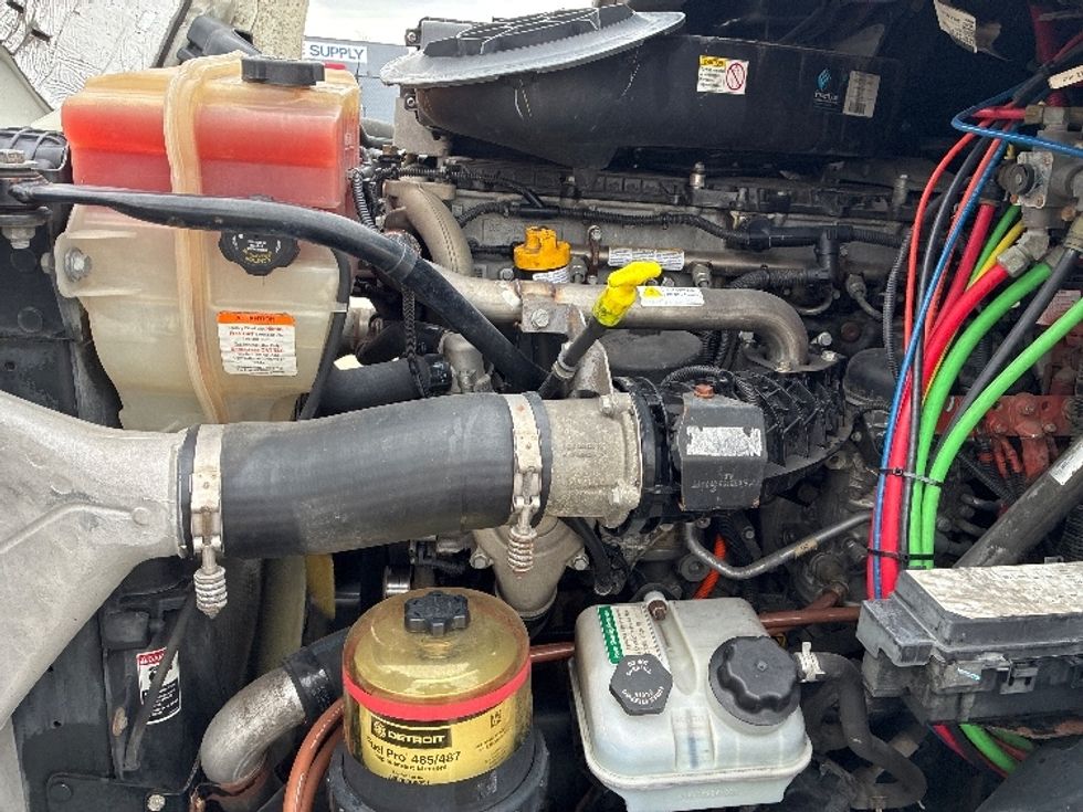 Day Cab Tractor-Heavy Duty Tractors-Freightliner-2018-Cascadia 11342ST-Parkersburg-WV-229,750\n\t\tmiles-$ 23,500 - Image 16