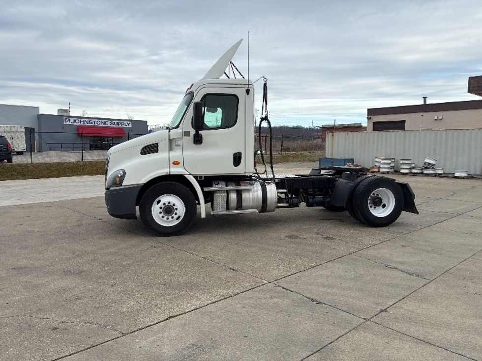 Day Cab Tractor-Heavy Duty Tractors-Freightliner-2018-Cascadia 11342ST-Parkersburg-WV-229,750\n\t\tmiles-$ 23,500 - Image 4