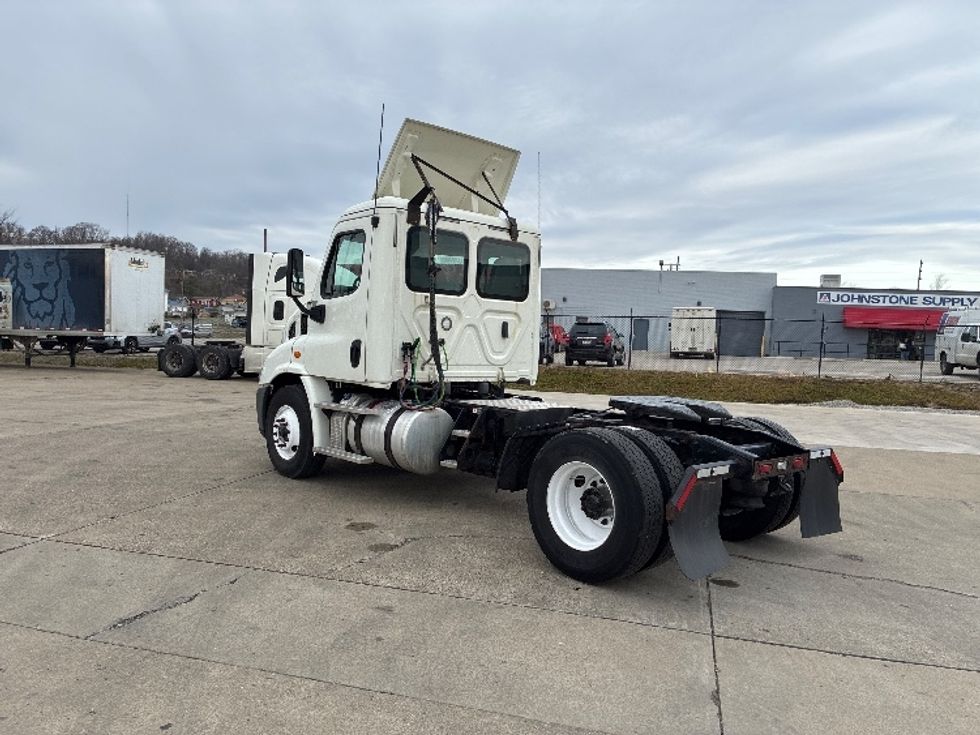 Day Cab Tractor-Heavy Duty Tractors-Freightliner-2018-Cascadia 11342ST-Parkersburg-WV-229,750\n\t\tmiles-$ 23,500 - Image 5