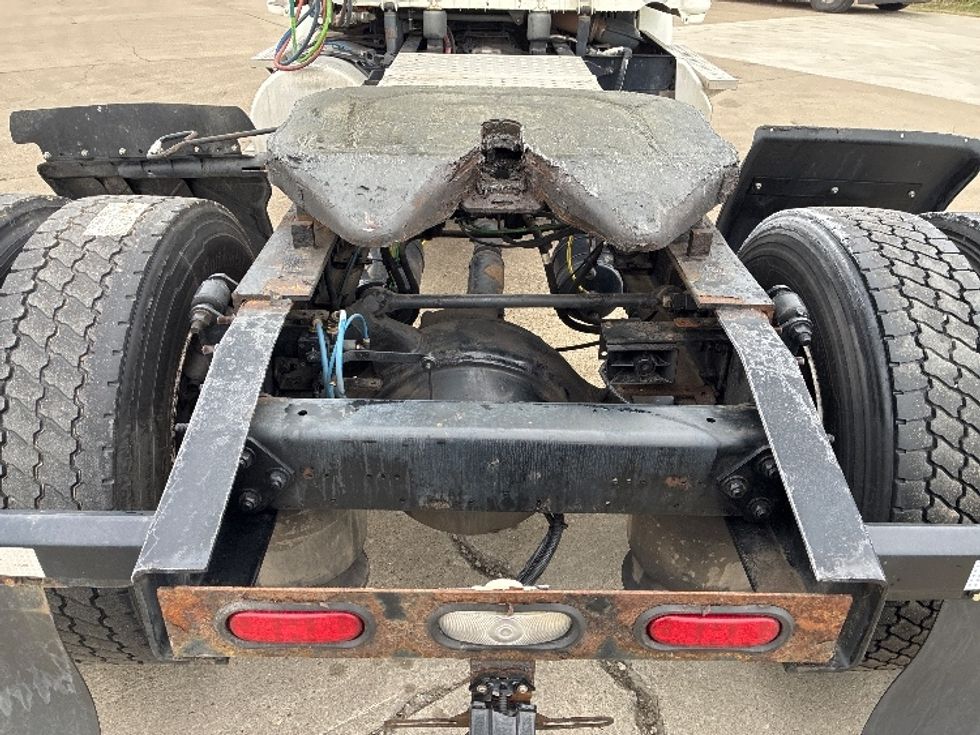 Day Cab Tractor-Heavy Duty Tractors-Freightliner-2018-Cascadia 11342ST-Parkersburg-WV-229,750\n\t\tmiles-$ 23,500 - Image 6