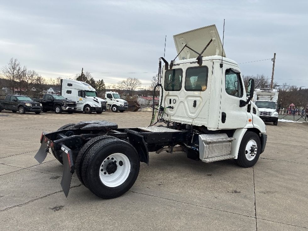 Day Cab Tractor-Heavy Duty Tractors-Freightliner-2018-Cascadia 11342ST-Parkersburg-WV-229,750\n\t\tmiles-$ 23,500 - Image 7