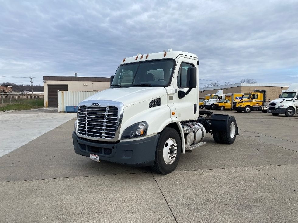 Day Cab Tractor-Heavy Duty Tractors-Freightliner-2018-Cascadia 11342ST-Parkersburg-WV-262,025\n\t\tmiles-$ 34,000 - Image 1