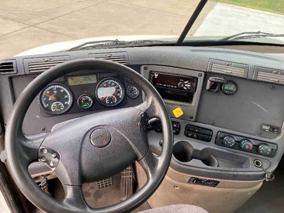 Day Cab Tractor-Heavy Duty Tractors-Freightliner-2018-Cascadia 11342ST-Parkersburg-WV-262,025\n\t\tmiles-$ 34,000 - Image 11