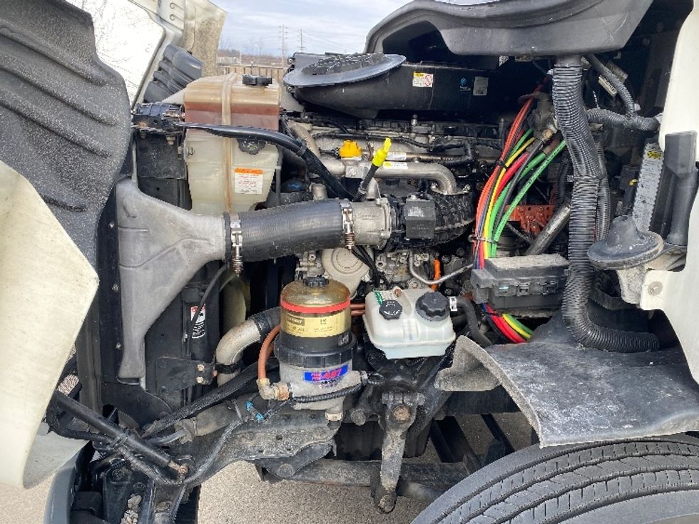 Day Cab Tractor-Heavy Duty Tractors-Freightliner-2018-Cascadia 11342ST-Parkersburg-WV-262,025\n\t\tmiles-$ 34,000 - Image 16