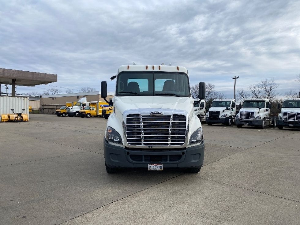Day Cab Tractor-Heavy Duty Tractors-Freightliner-2018-Cascadia 11342ST-Parkersburg-WV-262,025\n\t\tmiles-$ 34,000 - Image 2