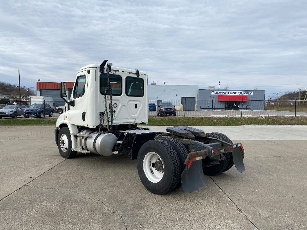 Day Cab Tractor-Heavy Duty Tractors-Freightliner-2018-Cascadia 11342ST-Parkersburg-WV-262,025\n\t\tmiles-$ 34,000 - Image 5