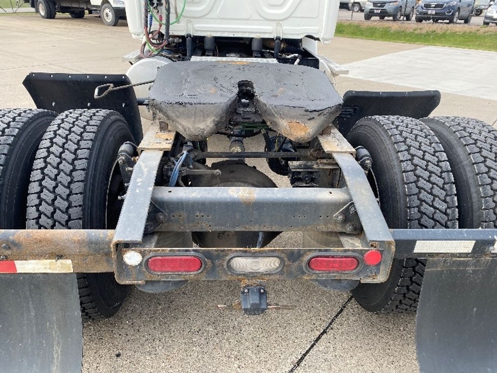 Day Cab Tractor-Heavy Duty Tractors-Freightliner-2018-Cascadia 11342ST-Parkersburg-WV-262,025\n\t\tmiles-$ 34,000 - Image 6